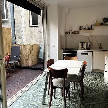 Grand Aéré Avec Terrasse Apartamento *
