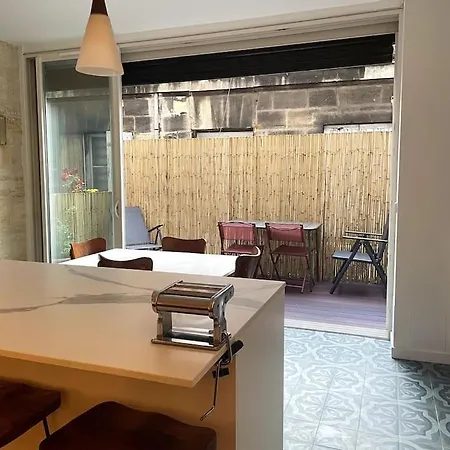 Grand Aéré Avec Terrasse * Burdeos