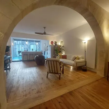 Grand Aéré Avec Terrasse Burdeos