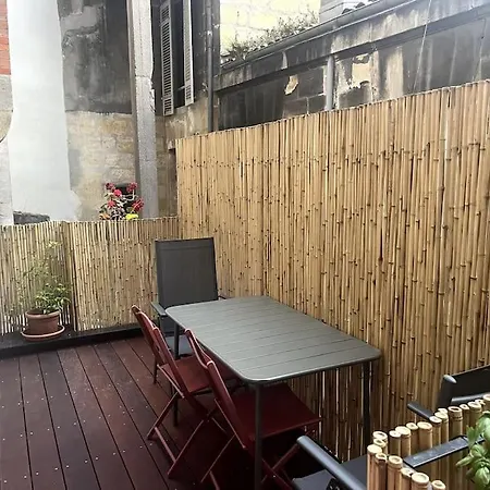 Grand Aéré Avec Terrasse Apartamento *